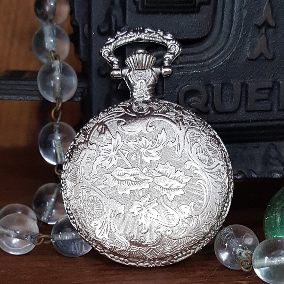 TASTEFULLY EXQUISITE, GENEVA Silver Ladies Watch - Picture 5 of 8